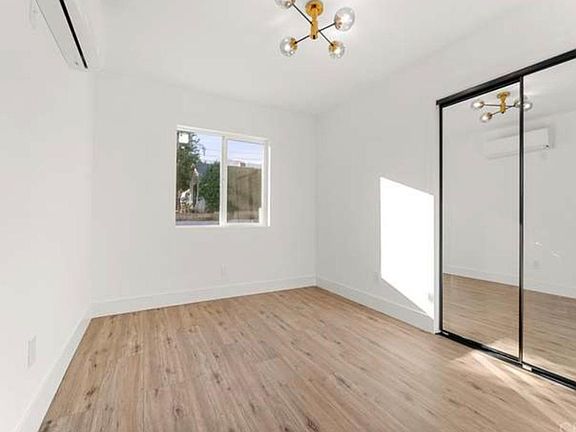 5th image of 15251 Dorian St