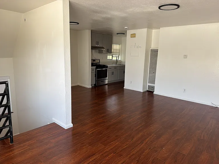 2309 N Naomi St #F — Photo 3