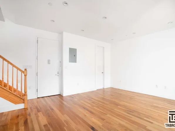 162 Throop Avenue image 3 of 6