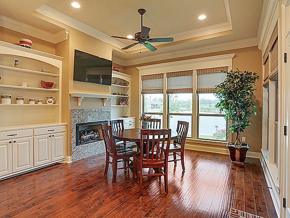 5th image of 9207 Villa Crossing Dr