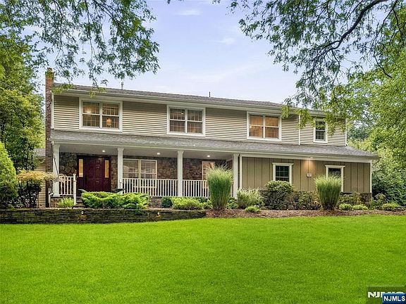 4th image of 44 Barrett Ln