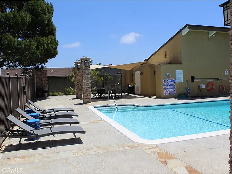 31058 Flying Cloud Dr — Photo 3