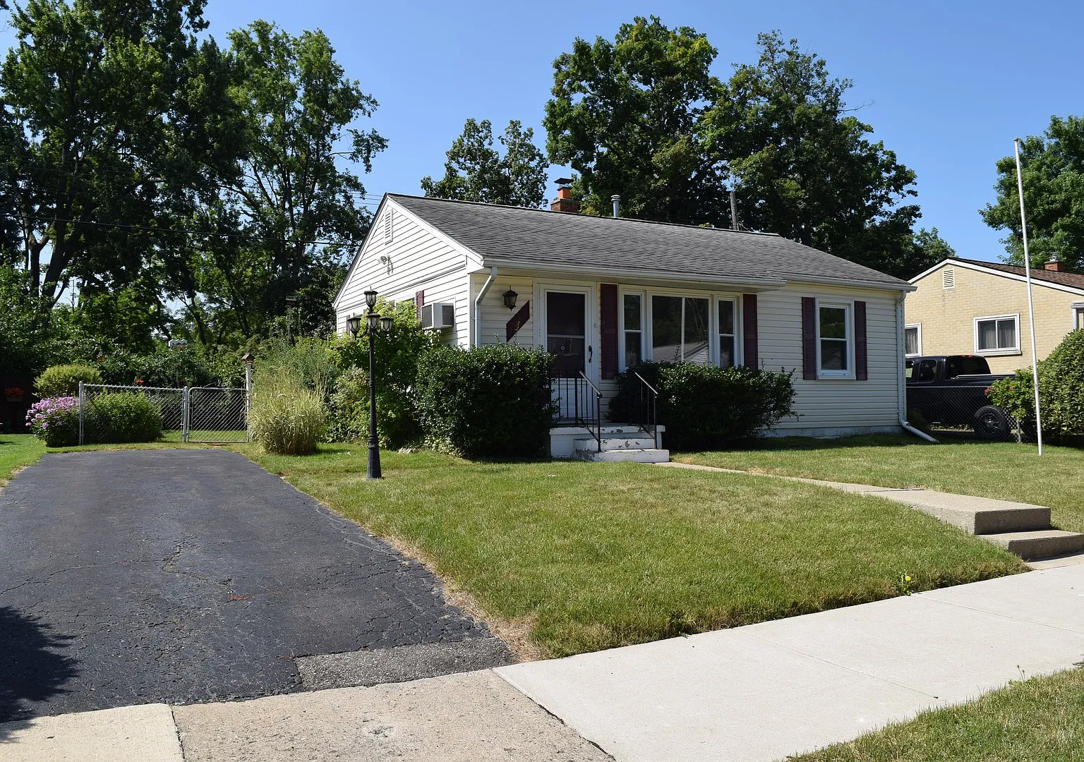 Comings Soon! Charming Waterford Township Home Convenient Location & Comfortable Living — Photo 2