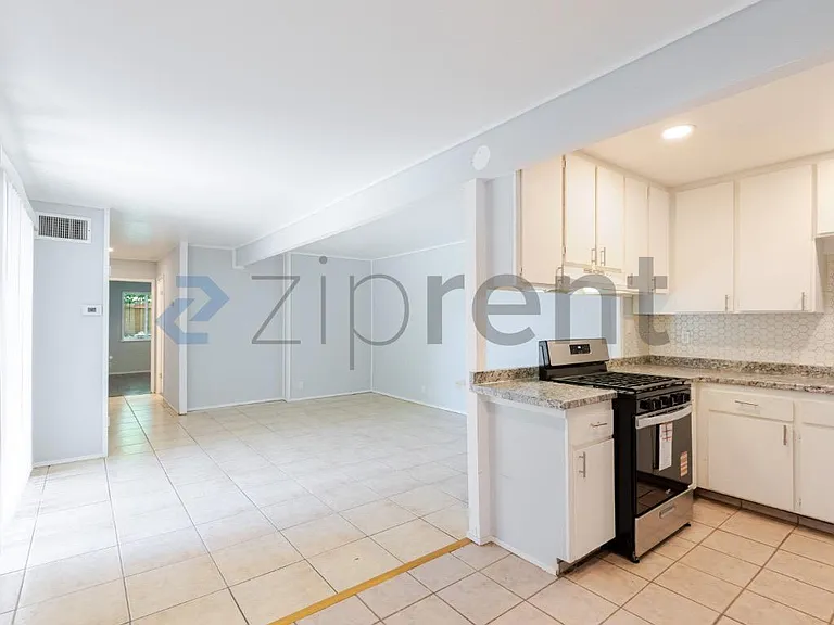 dining area/kitchen