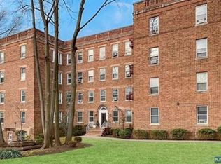 250 Broad Ave APT 1D, Leonia, NJ 07605