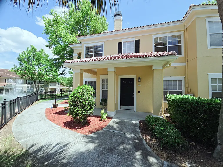 2422 White Magnolia Way #2422 — Photo 1