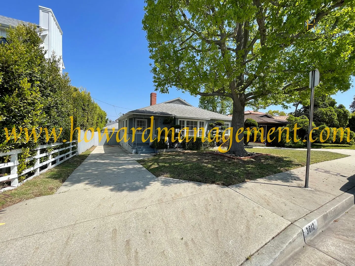Spacious tri-level home in the Mar Vista Hills with a DEN — Photo 1