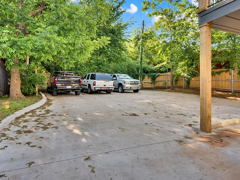 1138 N Blackwelder Ave — Photo 29