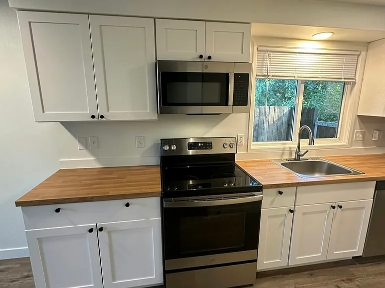 605 Andrew St #B — Photo 2