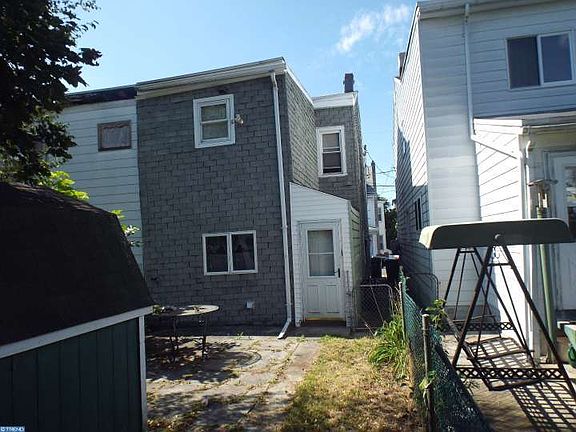 4th image of 221 N Railroad Ave