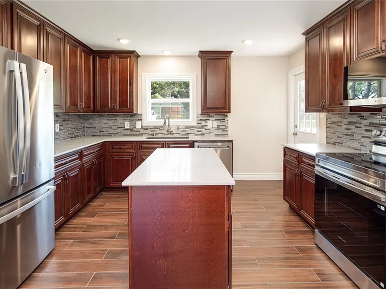 1302 Hackberry St — Photo 7