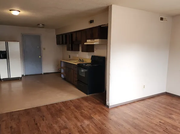 600-610 E Poplar St, Clarksville, AR 72830