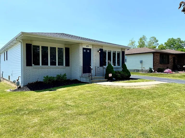 49 Red Oak Dr — Photo 2