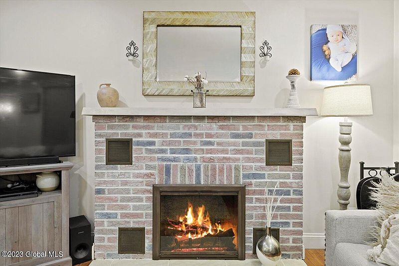 3rd image of 1402 Lawn Avenue