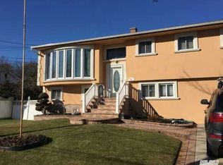 59 Winston Dr, Brentwood, NY 11717