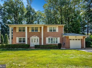10305 Collingham Dr, Fairfax, VA 22032
