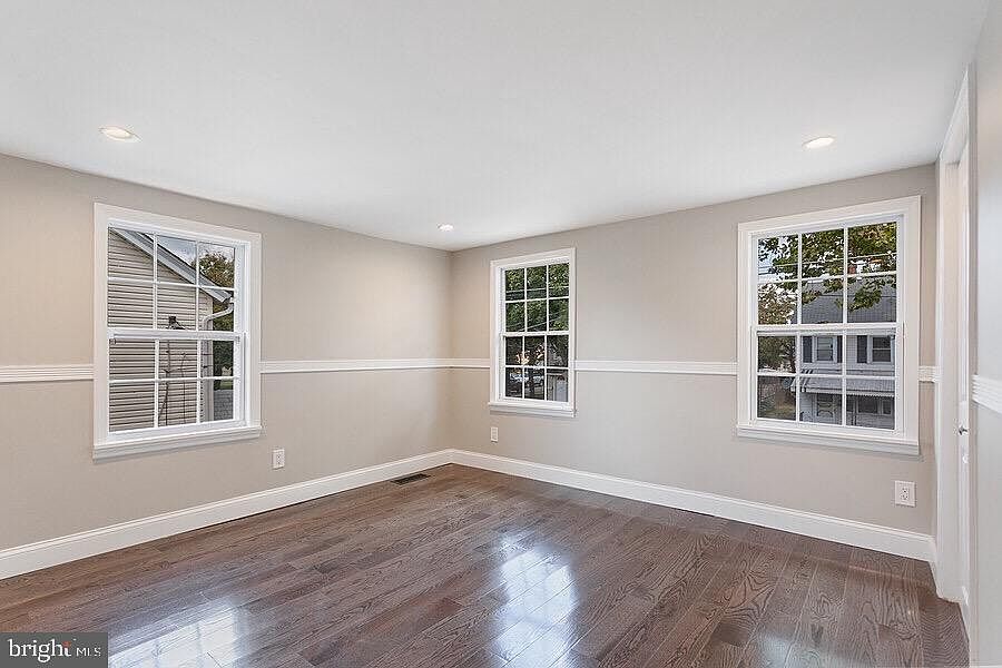 1st image of 844 W 2nd St