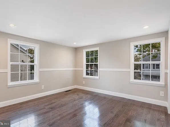 844 W 2nd St, Florence, NJ 08518