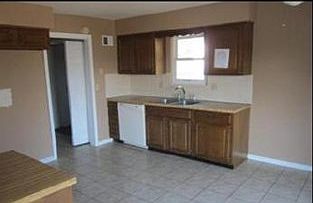 4th image of 421 NE Stonewall Dr