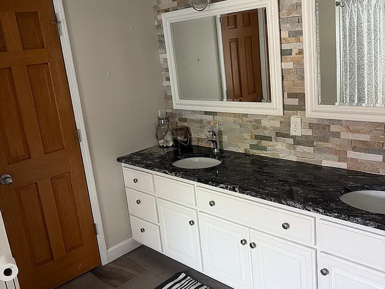 1708 Hawthorne Ave — Photo 12
