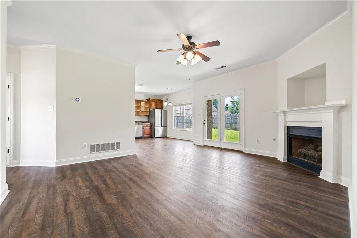 3 bed, 2.0 bath, 1289 sqft, $1,500 — Photo 3