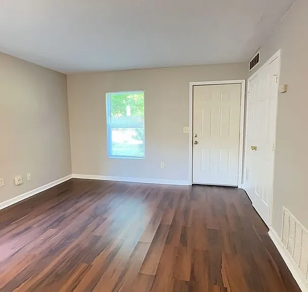 2710 W Kentucky St — Photo 2
