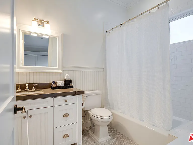 10161 Valley Spring Ln — Photo 40