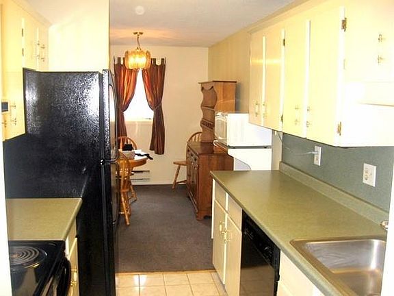 3rd image of 220 Bedford St APT 4E