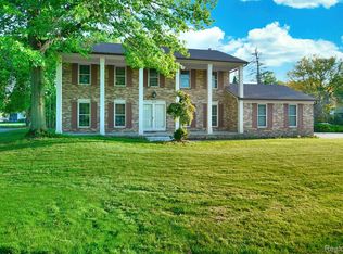 5053 Bantry Dr, West Bloomfield, MI 48322