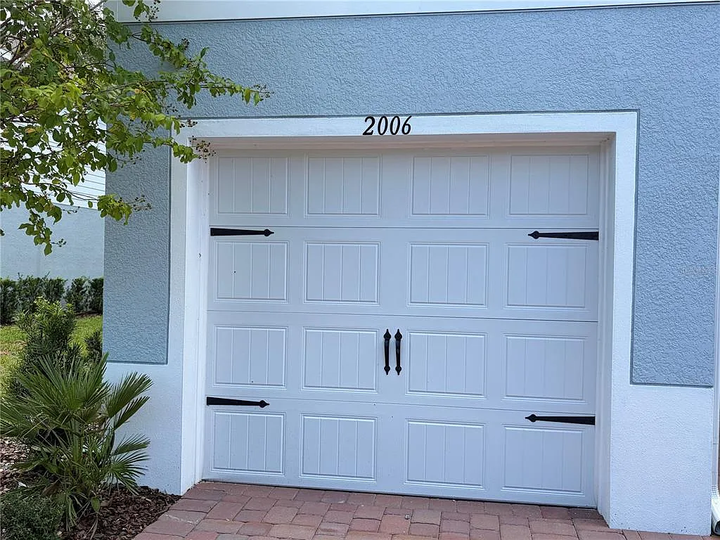 3 bed, 2.5 bath, 1441 sqft, $2,300 — Photo 3