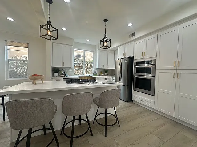 4 bed, 2073 sqft, $5,900 — Photo 3