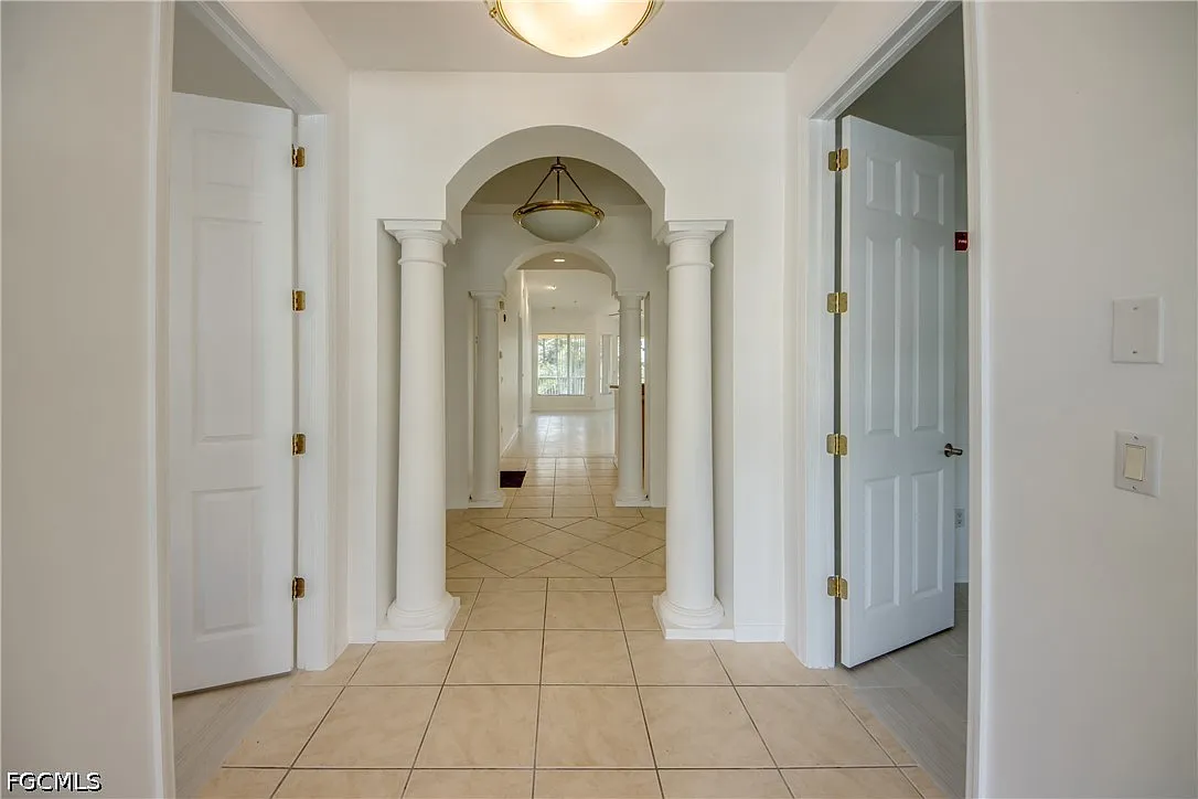2 bed, 2.0 bath, 1429 sqft, $1,550 — Photo 2