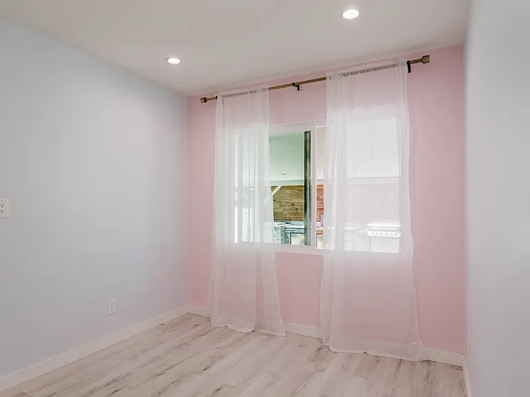 16155 Hamlin St — Photo 17