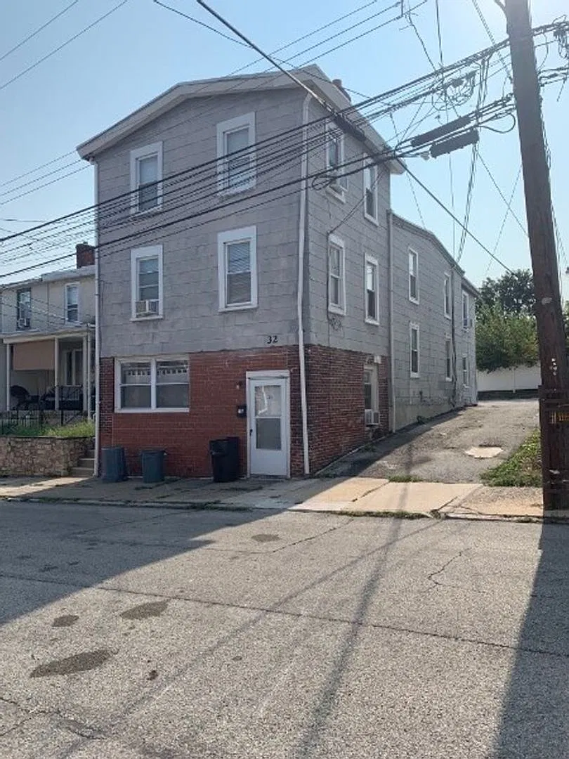 Charming 1BR Duplex in Clifton Heights — Photo 1