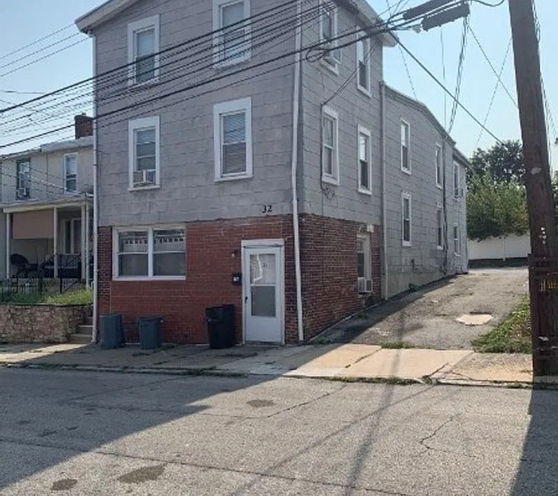 32 S Penn St #C
