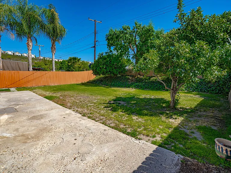 19028 Newhouse St — Photo 14