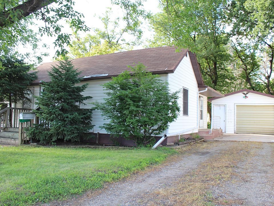 2nd image of 805 E Milw St
