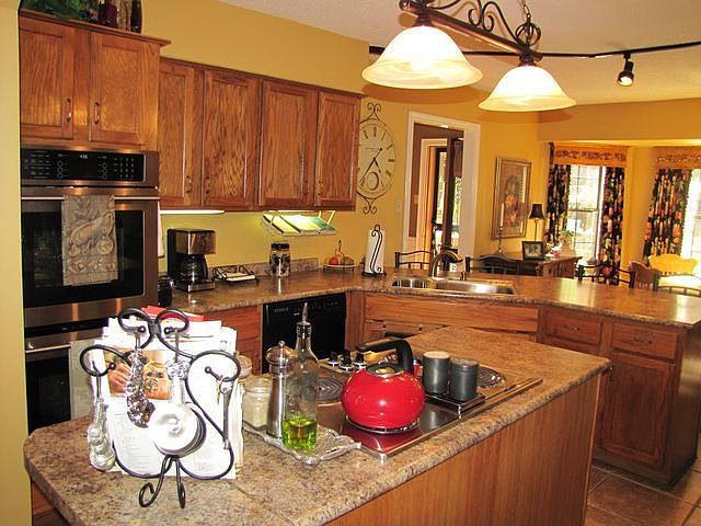 2nd image of 4777 Oak Rd