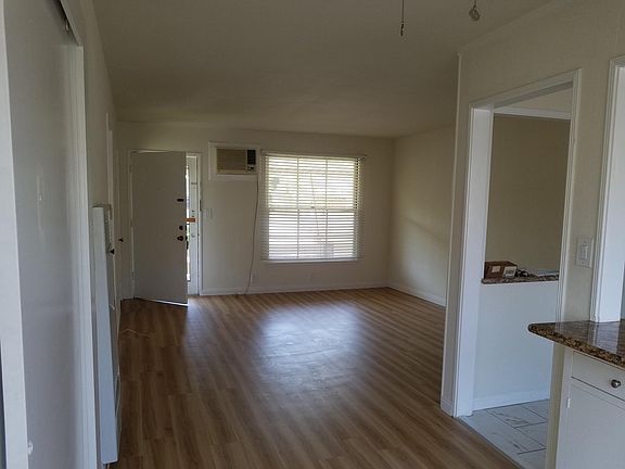 4th image of 529 S El Molino Ave #D
