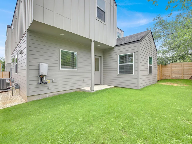 7208 Providence Ave #3A — Photo 28