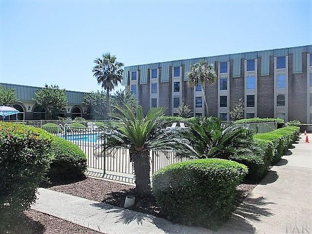 1st image of 224 E Garden St APT 405