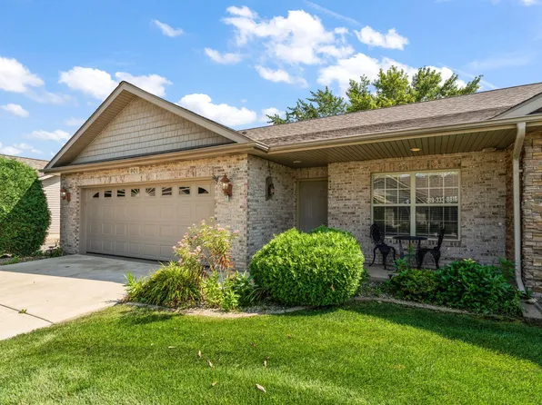 901 Veterans Ln, Crown Point, IN 46307