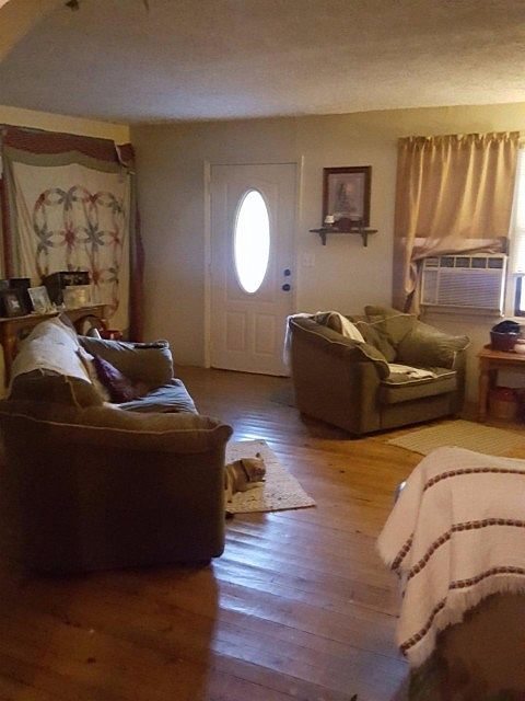 2nd image of 270 Lynch Rd