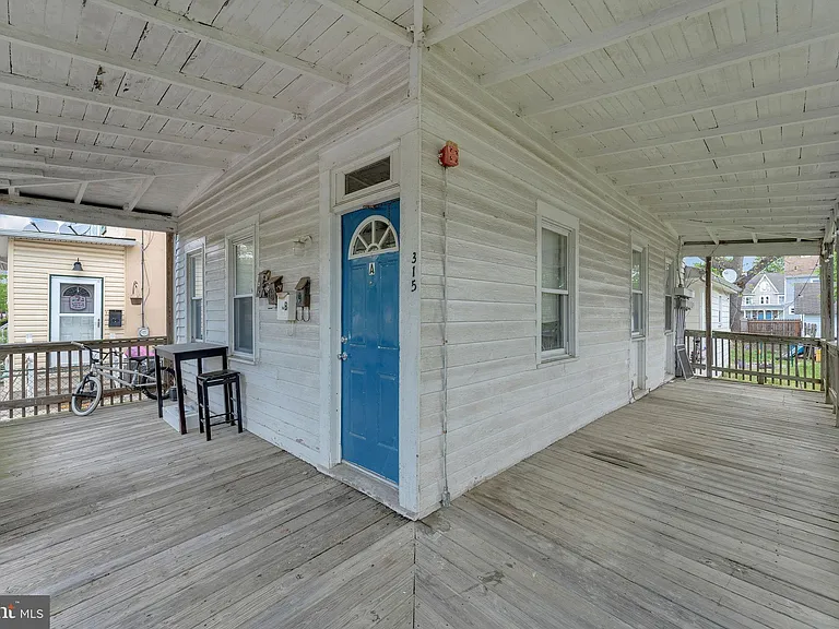 315 Burlington Ave — Photo 13