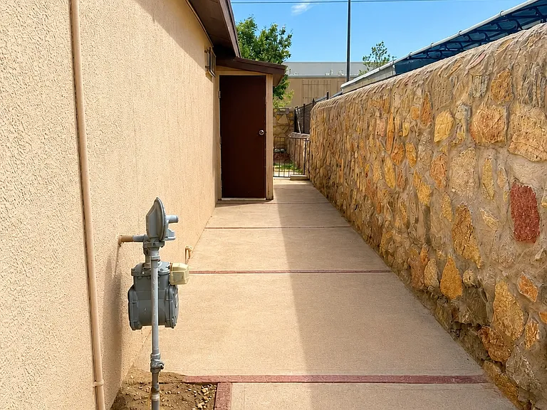 3329 Scarlet Point Dr — Photo 3