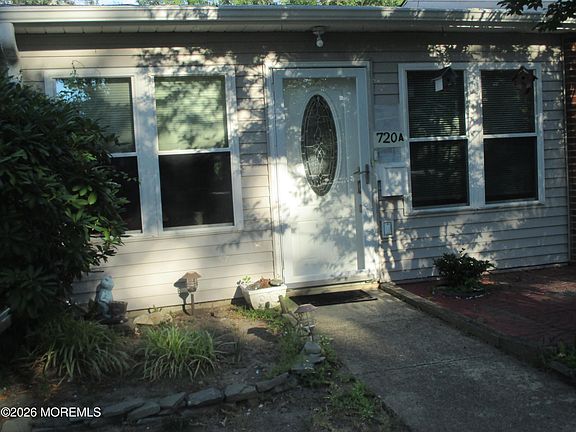 3rd image of 720A Buckingham Drive #720A