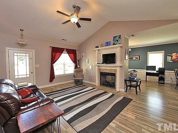3rd image of 93 Pamela Ln