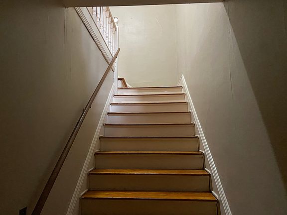2nd image of 710 S Park St #2