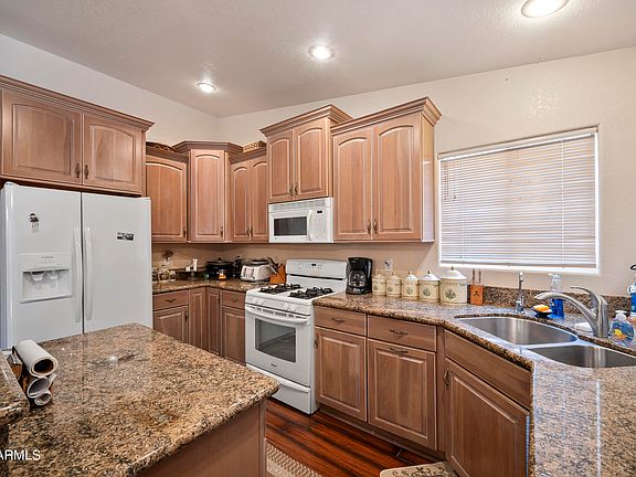 3rd image of 523 N Sierra Vista Drive
