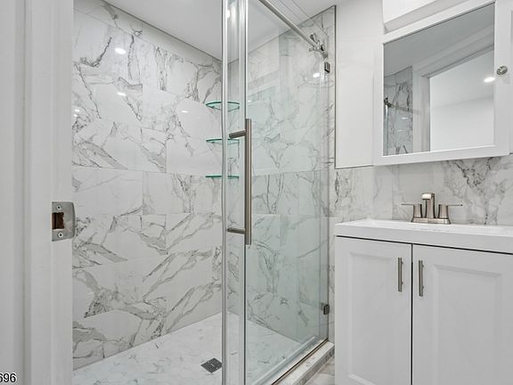 5th image of 21 Howard Pl